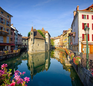 A small French Canal Village you have to see to believe